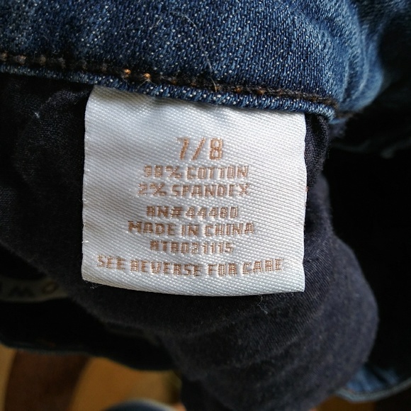 Tinseltown Distressed Shorts w/ flower embroidery - Picture 6 of 6